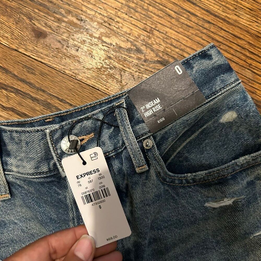 New Express Shorts - Picture 3 of 5